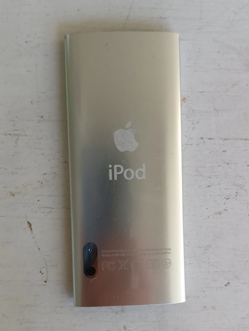 Apple iPod Nano 5th Generation Green 8GB Video Camera MP3 Player A1320